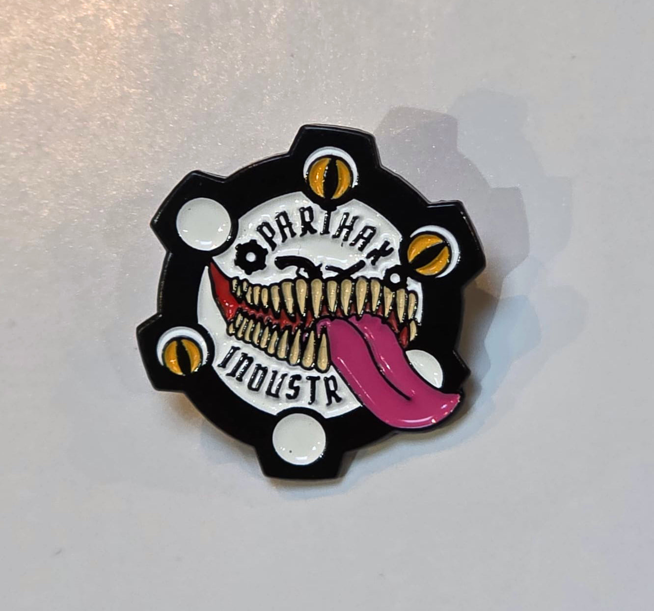 Logo Monster Pin